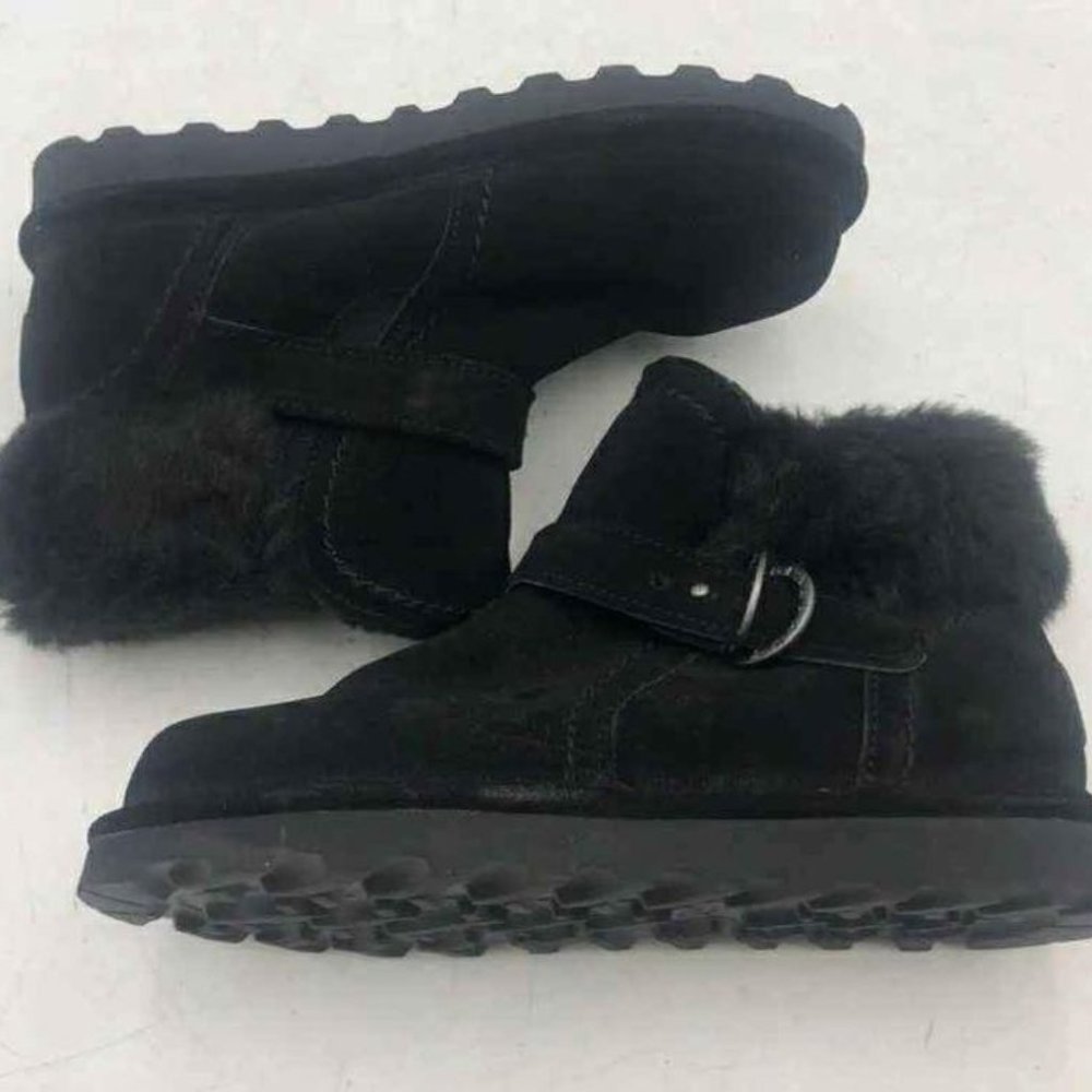 LIKE NEW Bearpaw Short Black Ankle Boots - Size Women's 7